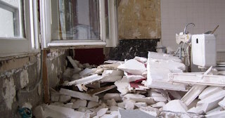 Демонтаж хрущевки в Полысаево - удаление старых полов и стен по выгодной цене от 1785 рублей.